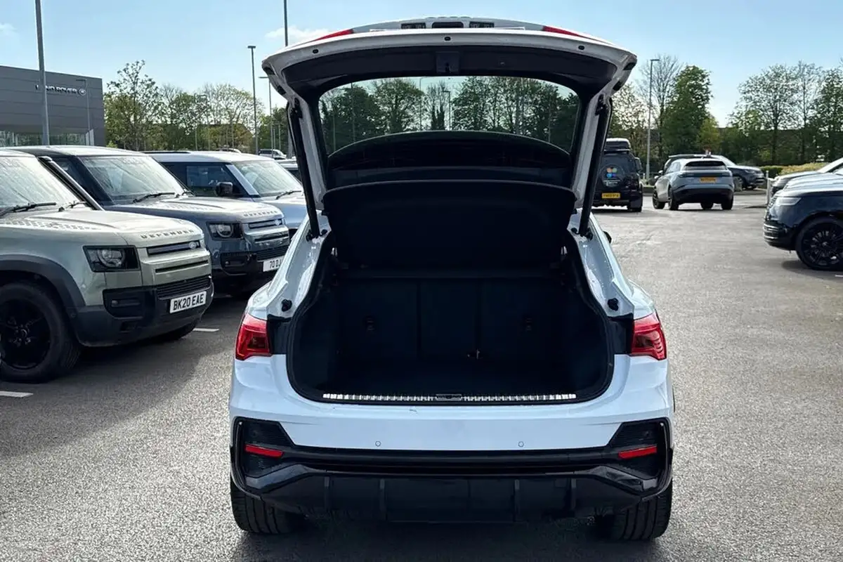 2024-audi-q3-15-35-tfsi-black-edition-sportback-s-tronic-big-35