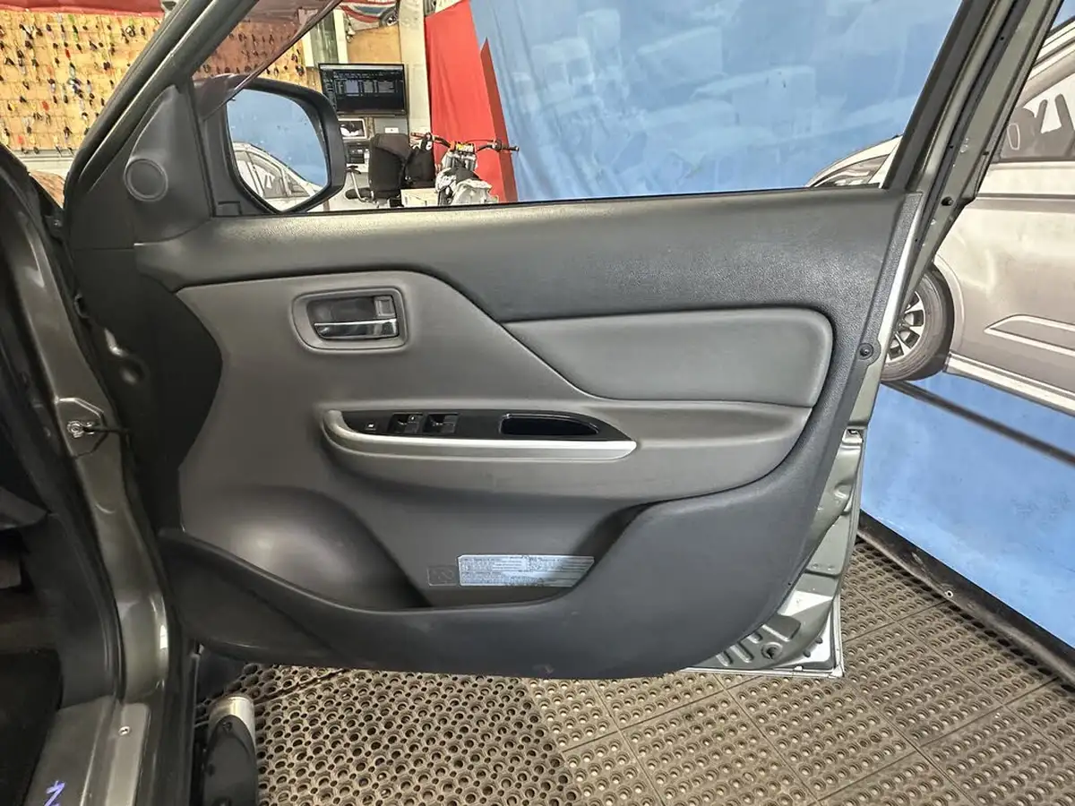 2016-mitsubishi-l200-24di-d-barbarian-auto-big-9