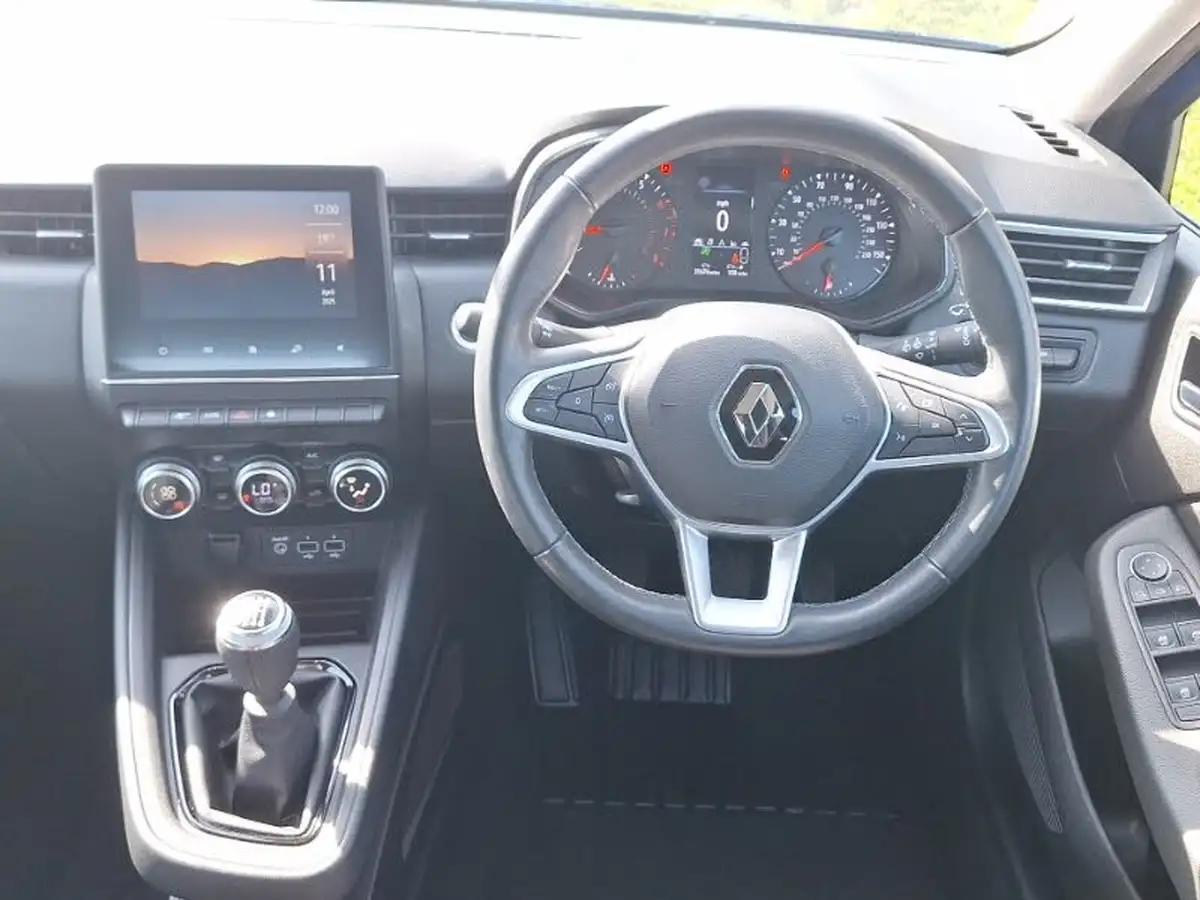 2021-renault-clio-10-tce-iconic-90ps-big-6