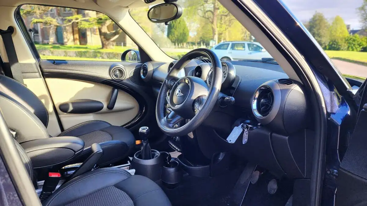 2012-mini-countryman-16-cooper-pepper-big-15