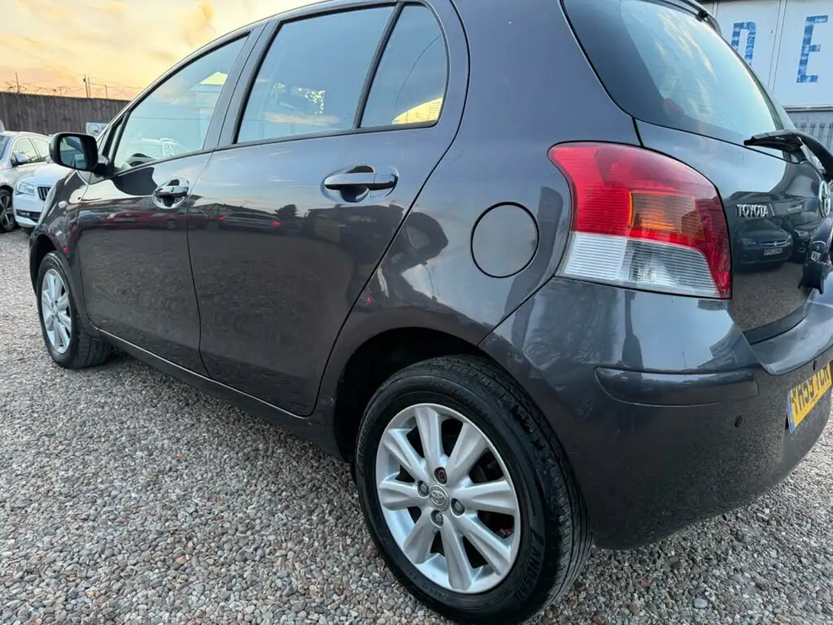 2009-toyota-yaris-133-t-spirit-5d-mmt-big-8