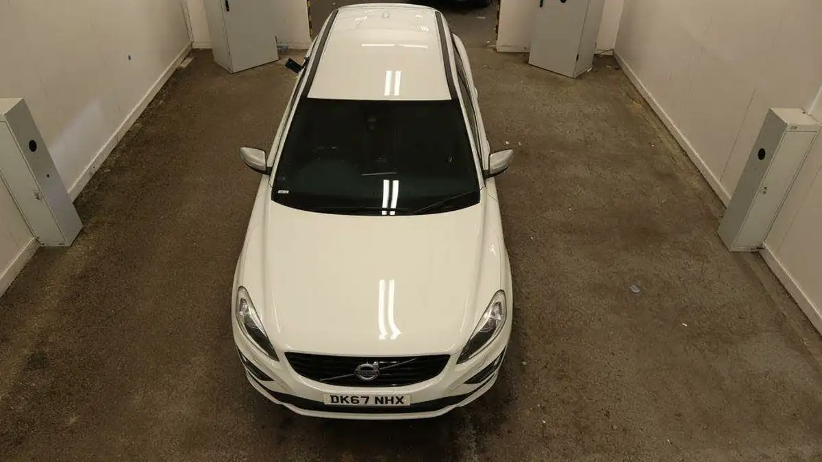 2017-volvo-xc60-20td-d4-r-design-nav-geartronic-big-1