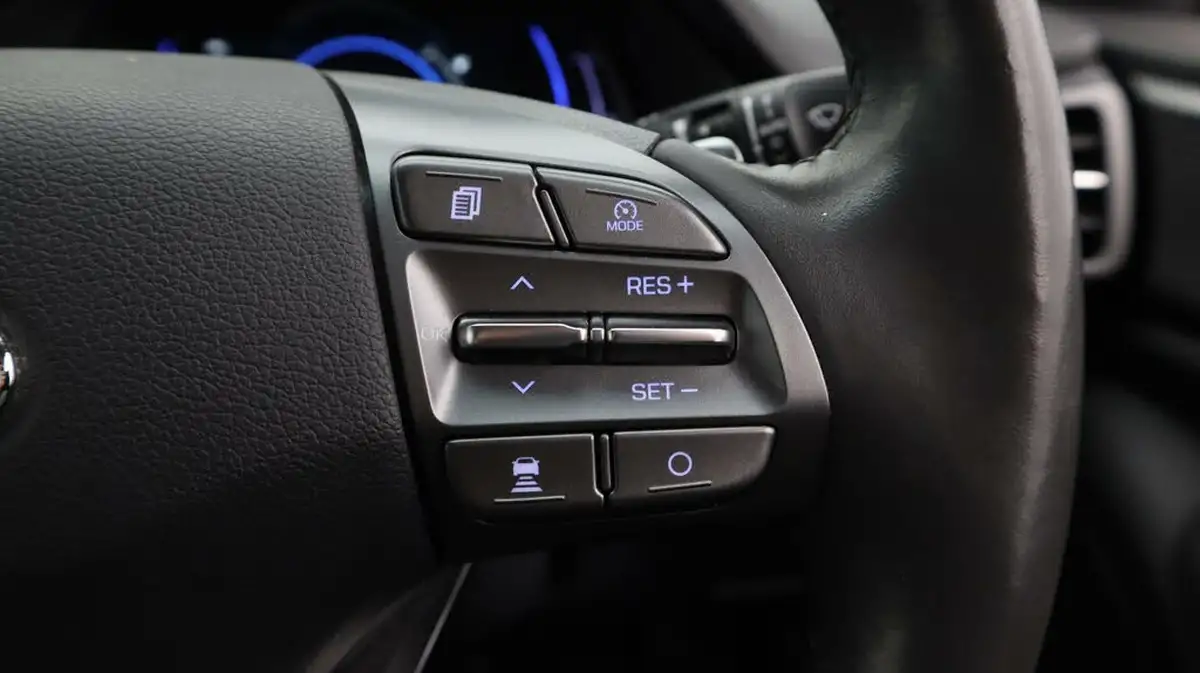 2022-hyundai-ioniq-e-premium-se-electric-big-25