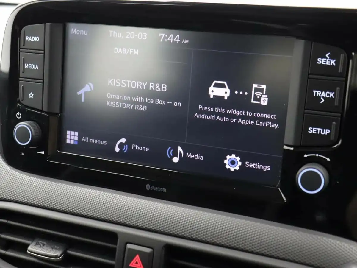 2022-hyundai-i10-12-se-connect-big-24
