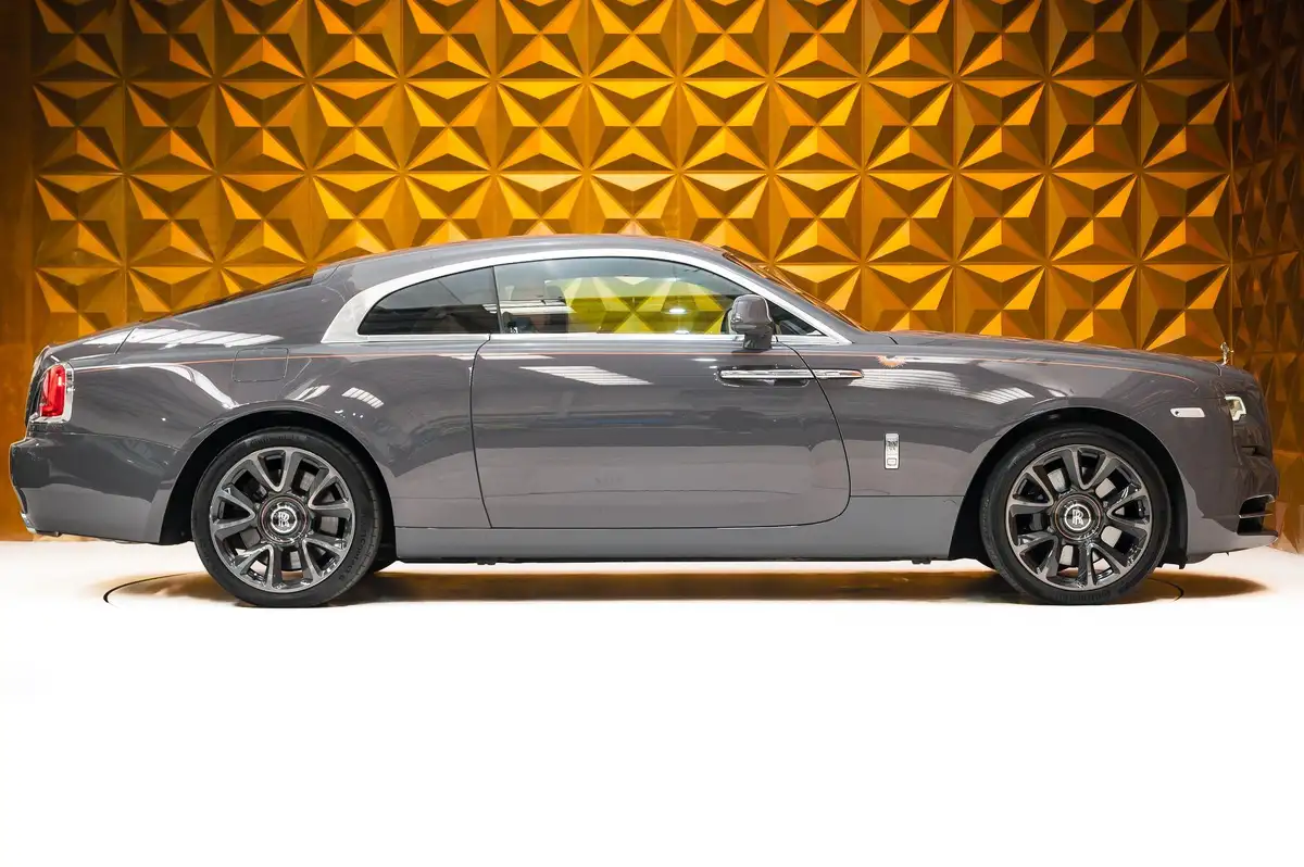 2019-rolls-royce-wraith-66-591bhp-big-8