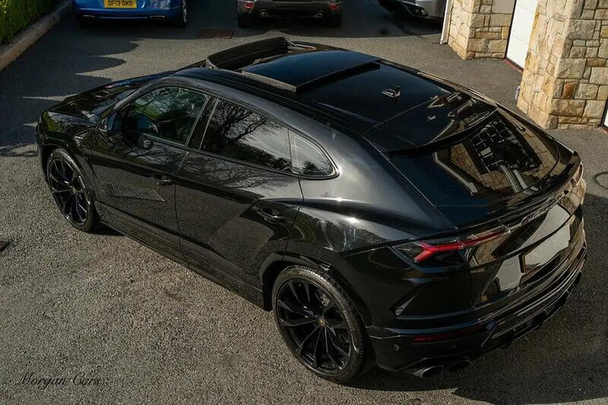 2021-lamborghini-urus-40-no-trim-big-34