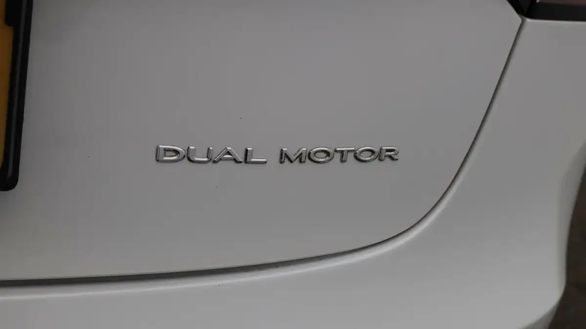 2020-tesla-model-3-e-long-range-big-21