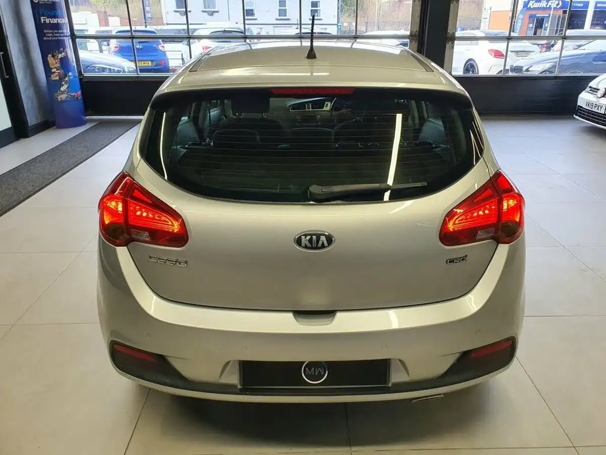 2014-kia-ceed-16crdi-2-hatchback-auto-big-5