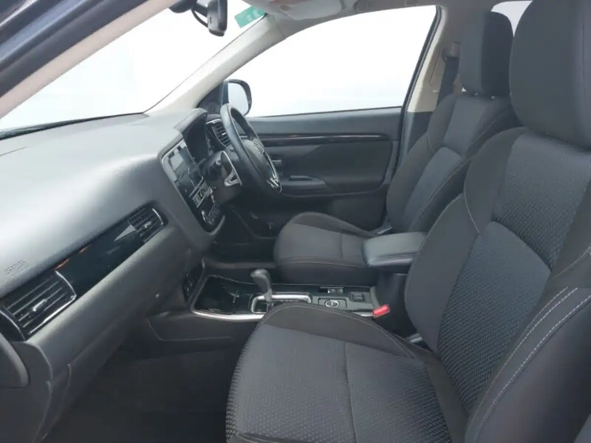 2019-mitsubishi-outlander-20-juro-7st-big-4