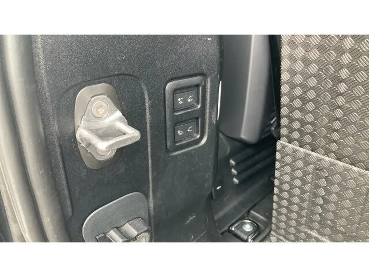 2023-land-rover-110-defender-30-d300-x-big-24