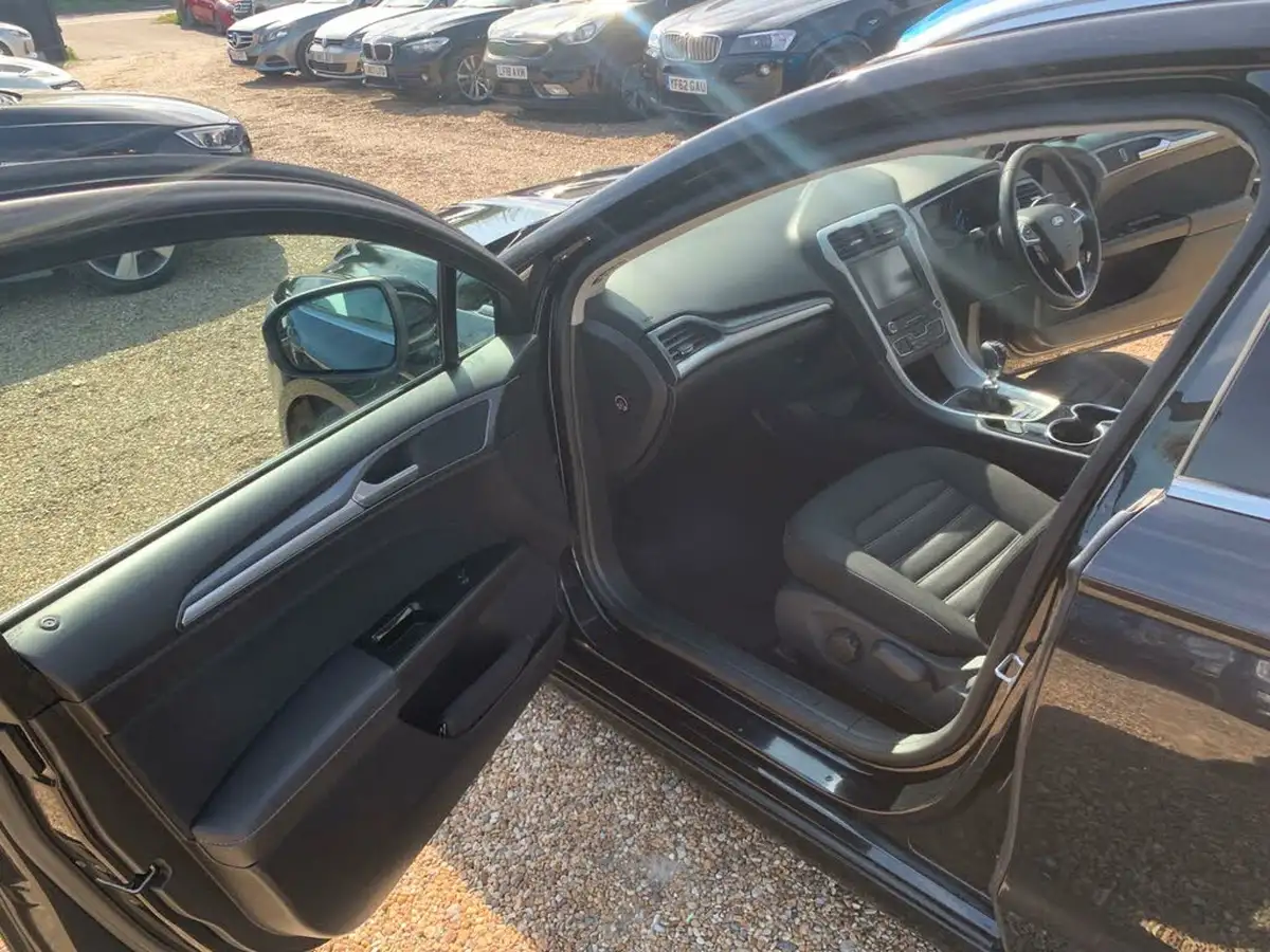 2015-ford-mondeo-20tdci-zetec-econetic-estate-big-23