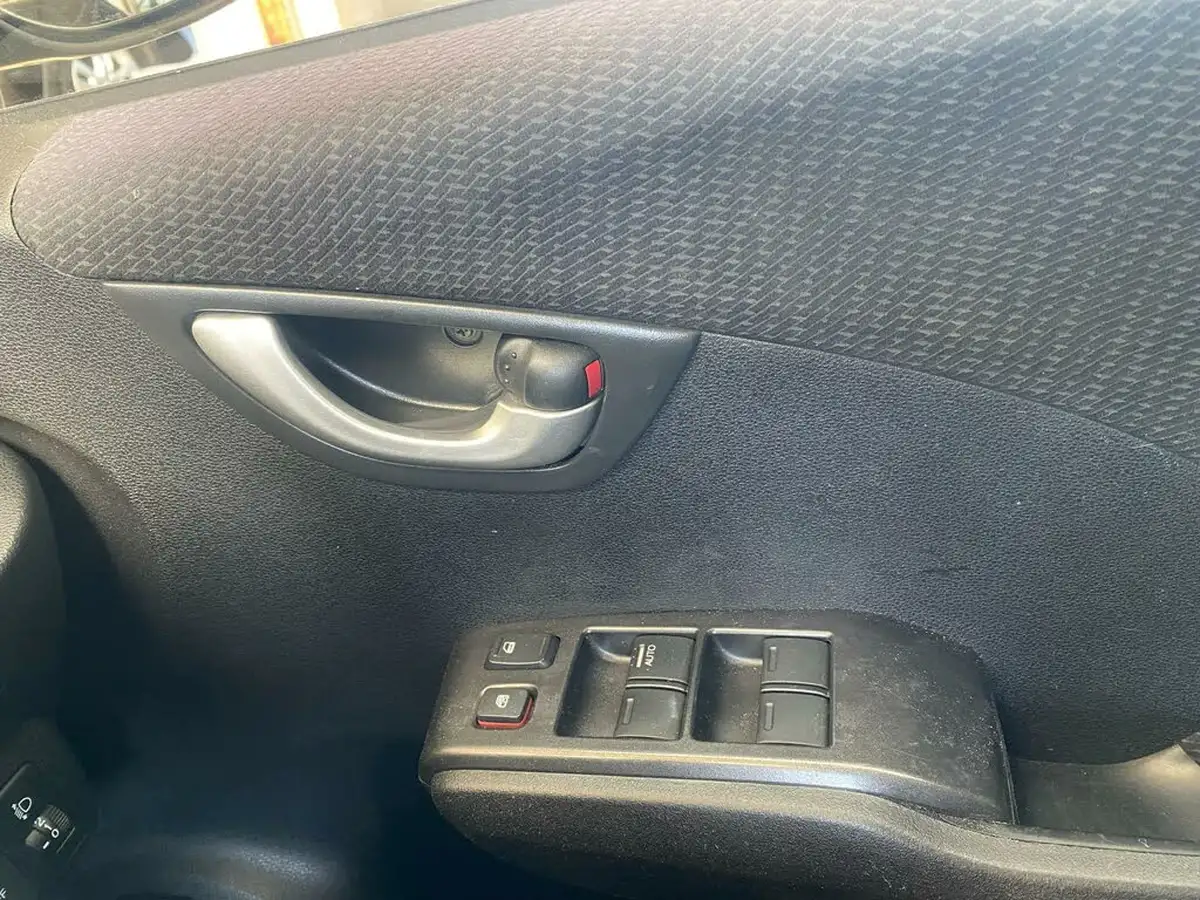 2012-honda-jazz-14-es-cvt-big-22