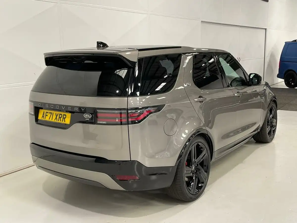 2021-land-rover-discovery-30-d300-r-dynamic-hse-big-52