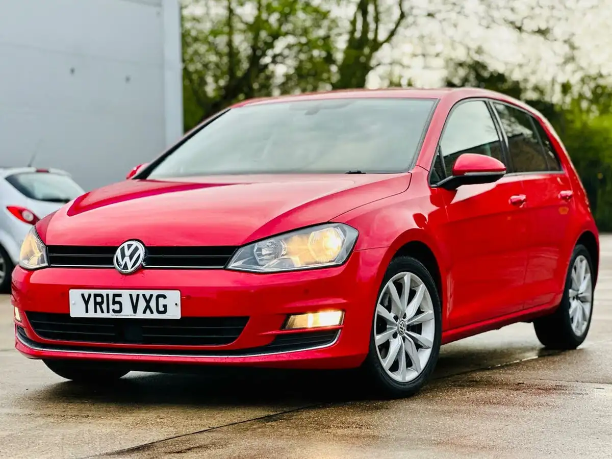 2015-volkswagen-golf-20tdi-gt-hatchback-5d-big-1