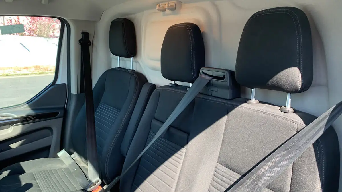 2023-ford-transit-custom-big-24