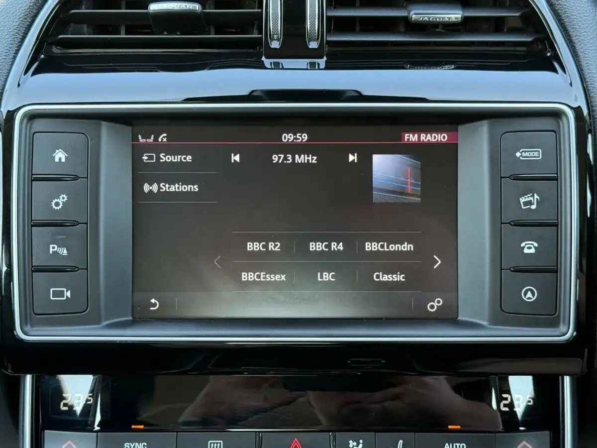 2017-jaguar-xe-20i-prestige-200ps-ss-1999cc-big-25