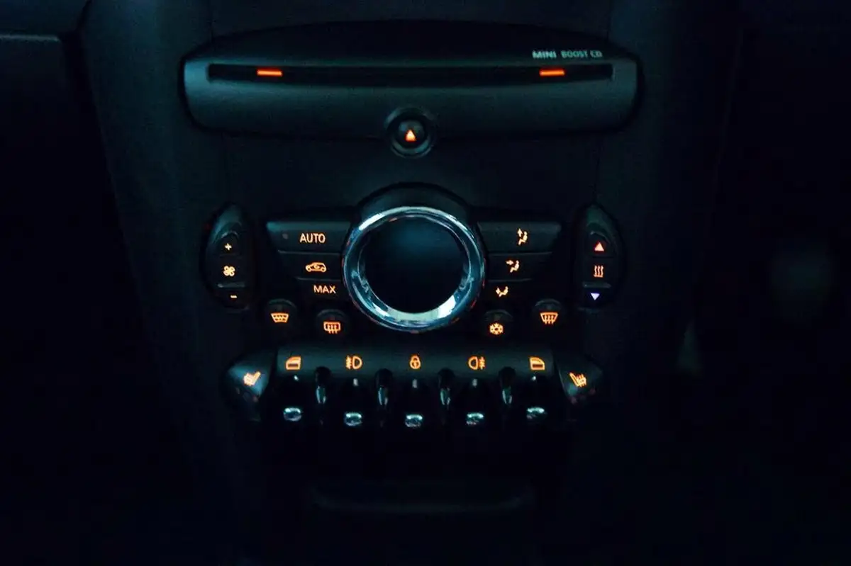 2011-mini-cooper-16td-one-d-big-17