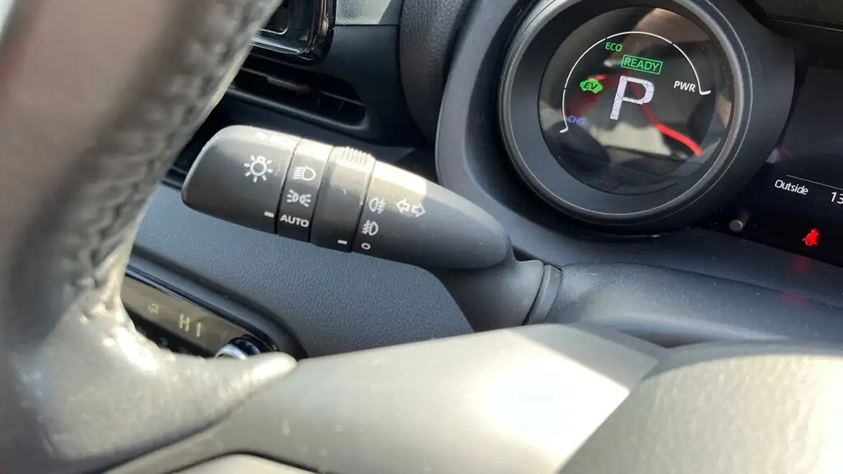 2021-toyota-yaris-15-vvt-i-design-big-46
