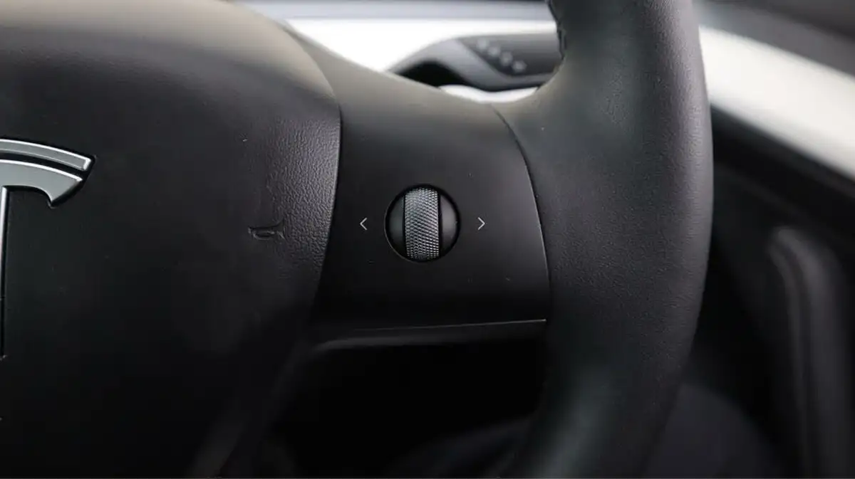 2021-tesla-model-3-e-long-range-awd-big-23