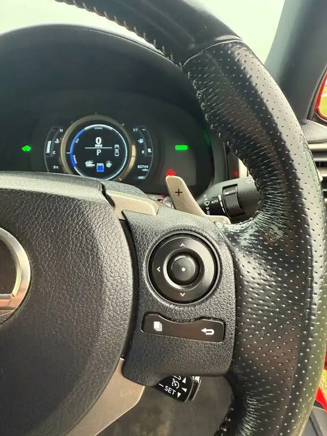 2016-lexus-is-300h-25-f-sport-big-17