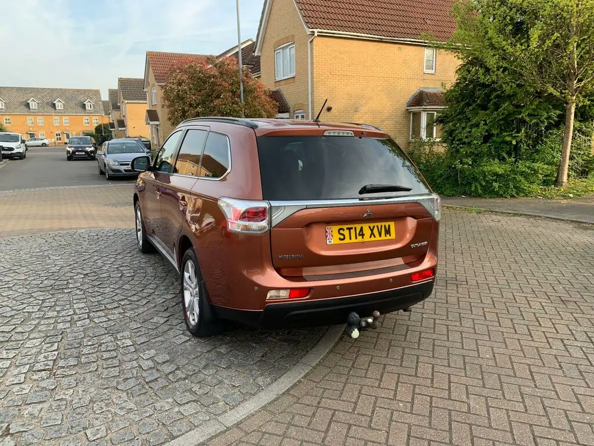2014-mitsubishi-outlander-22di-d-gx4-big-22