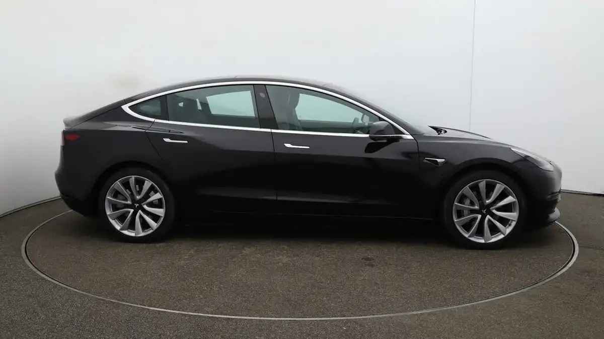 2020-tesla-model-3-e-long-range-big-42