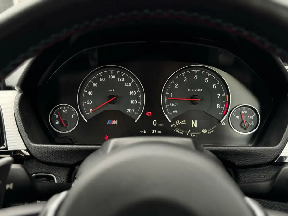 2014-bmw-4-series-30-m4-convertible-m-dct-big-59