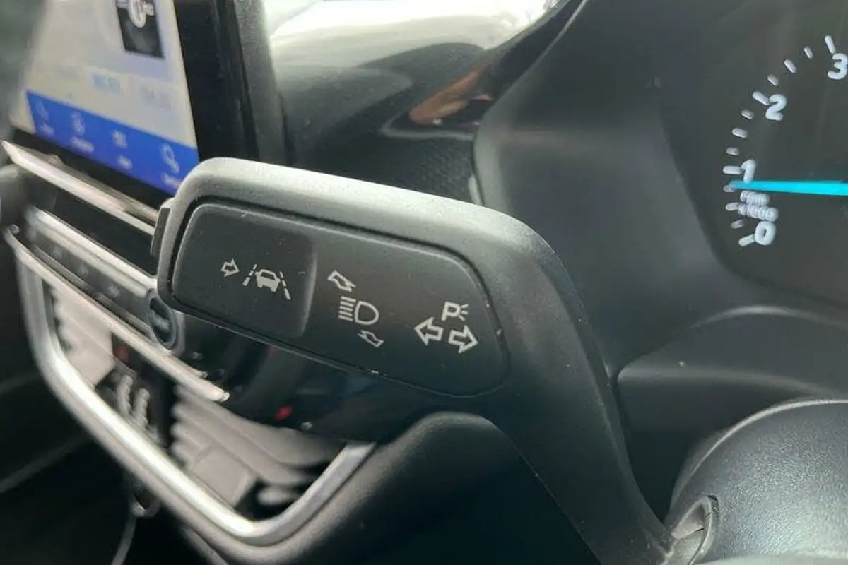 2023-ford-fiesta-big-13