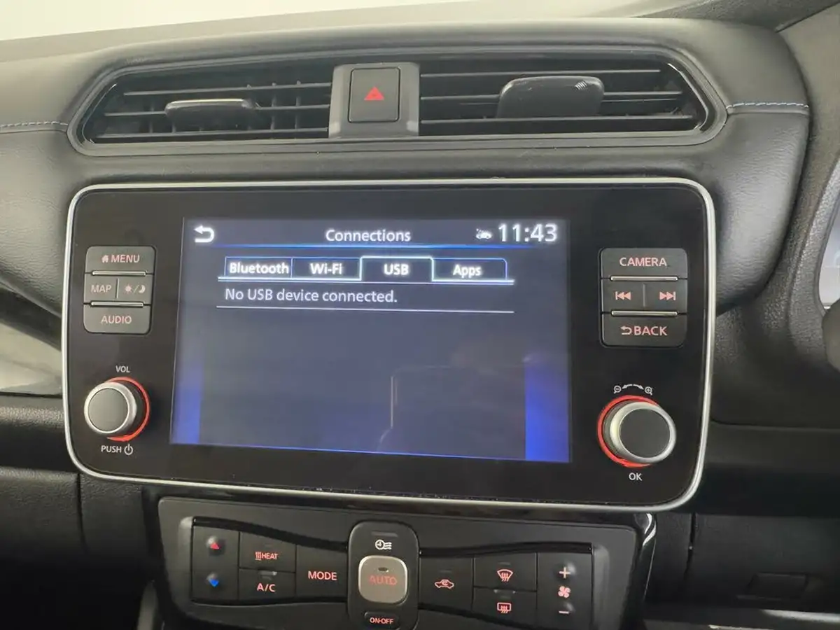 2023-nissan-leaf-e-tekna-39kwh-big-44