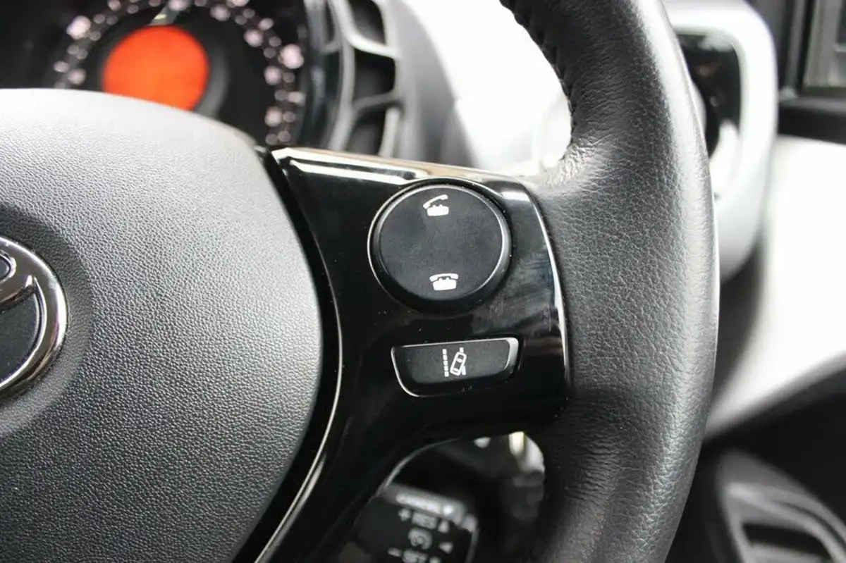 2022-toyota-aygo-10-vvt-i-x-play-big-19