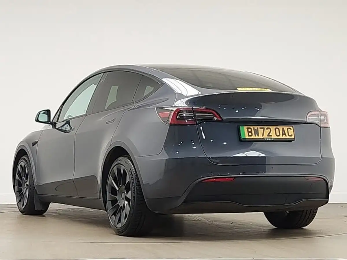 2023-tesla-model-y-e-rwd-big-1