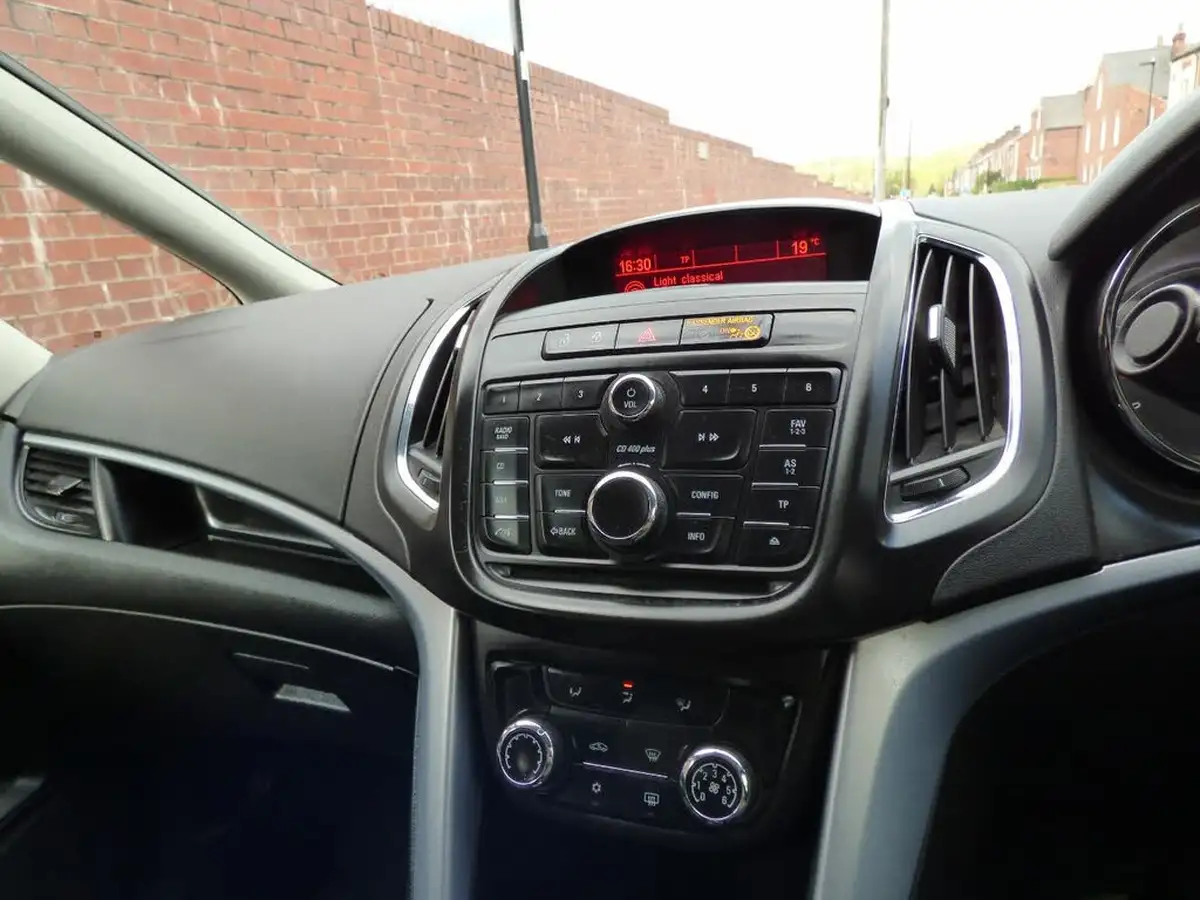 2015-vauxhall-zafira-tourer-14i-16v-turbo-exclusiv-big-25
