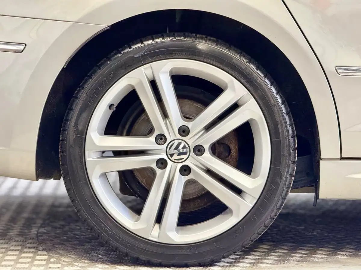 2015-volkswagen-cc-20tdi-r-line-184ps-bmtss-big-9