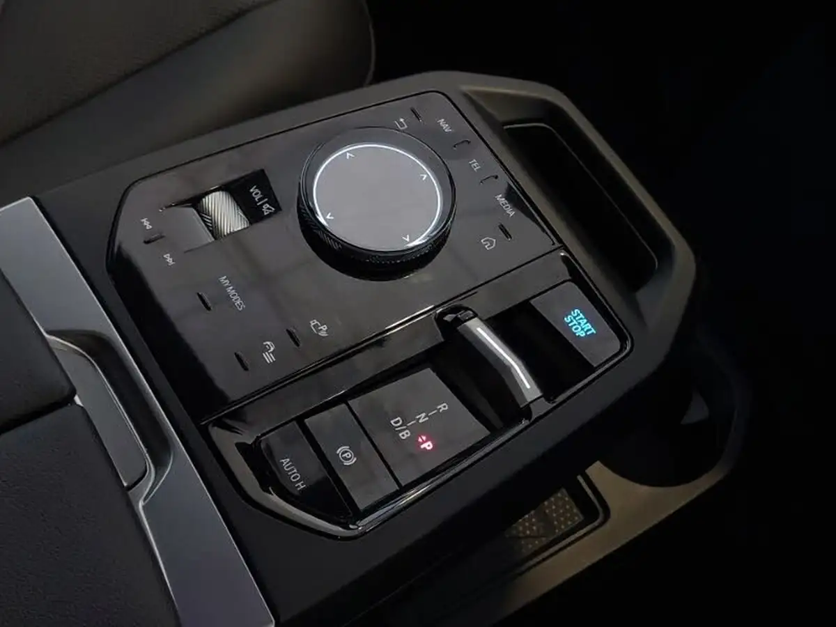 2024-bmw-ix-e-xdrive-40-m-sport-big-9