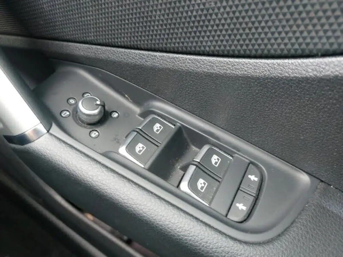 2022-audi-q2-10-30-tfsi-sport-big-18