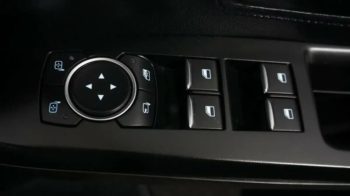2021-ford-focus-15-titanium-edition-hatchback-big-17