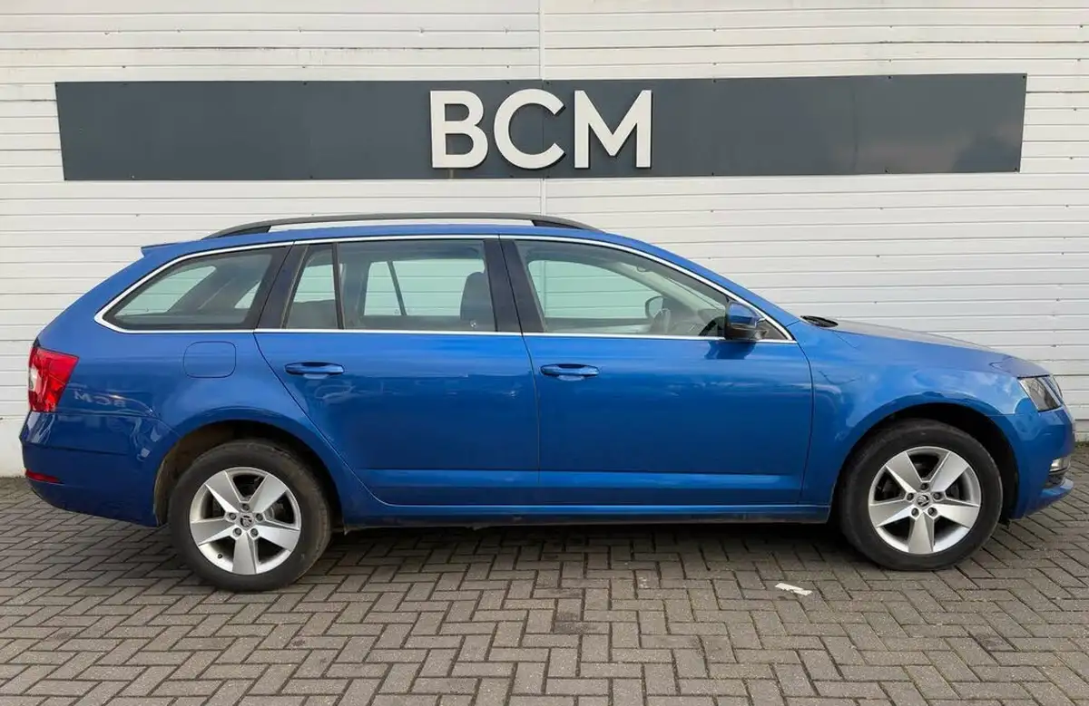 2019-skoda-octavia-16tdi-se-technology-estate-big-1