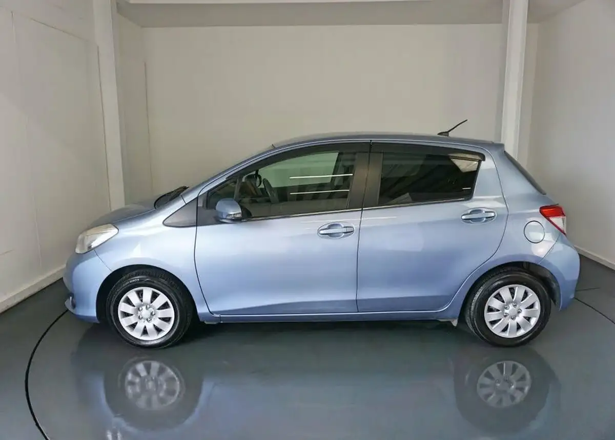 2011-toyota-yaris-big-4