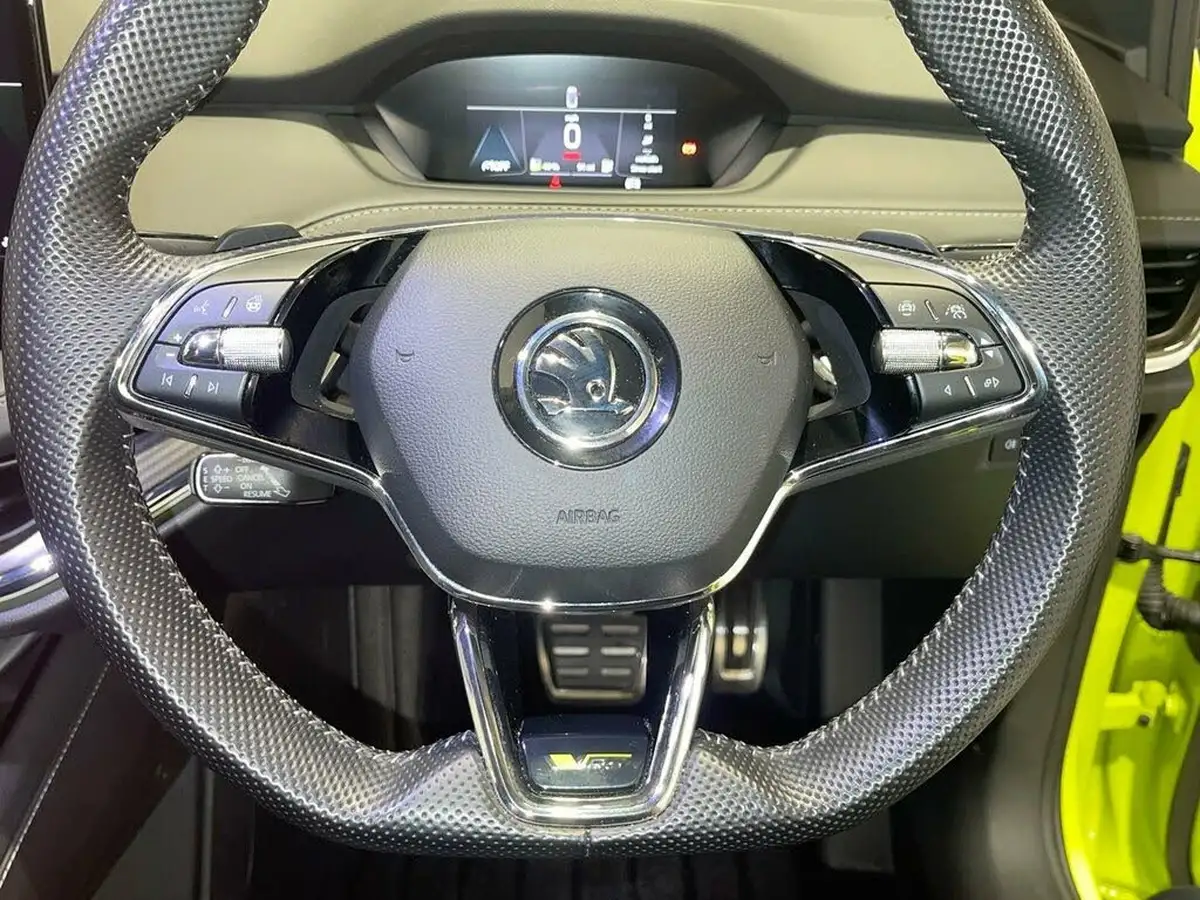 2023-skoda-enyaq-e-80-vrs-coupe-big-2