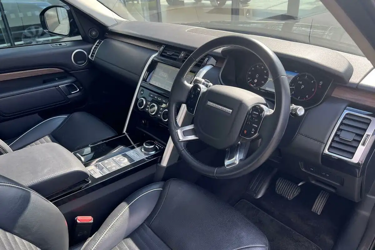 2019-land-rover-discovery-30-sd6-hse-luxury-big-44