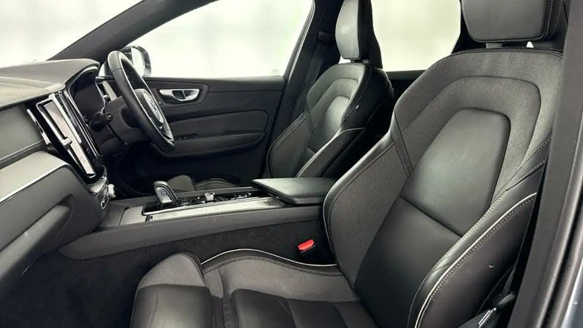 2022-volvo-xc60-20td-b4-r-design-pro-big-40