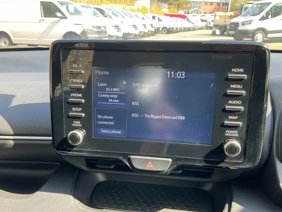 2022-toyota-yaris-15-vvt-i-icon-big-17