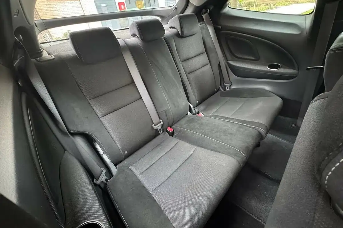 2010-honda-civic-18-type-s-gt-i-vtec-big-15
