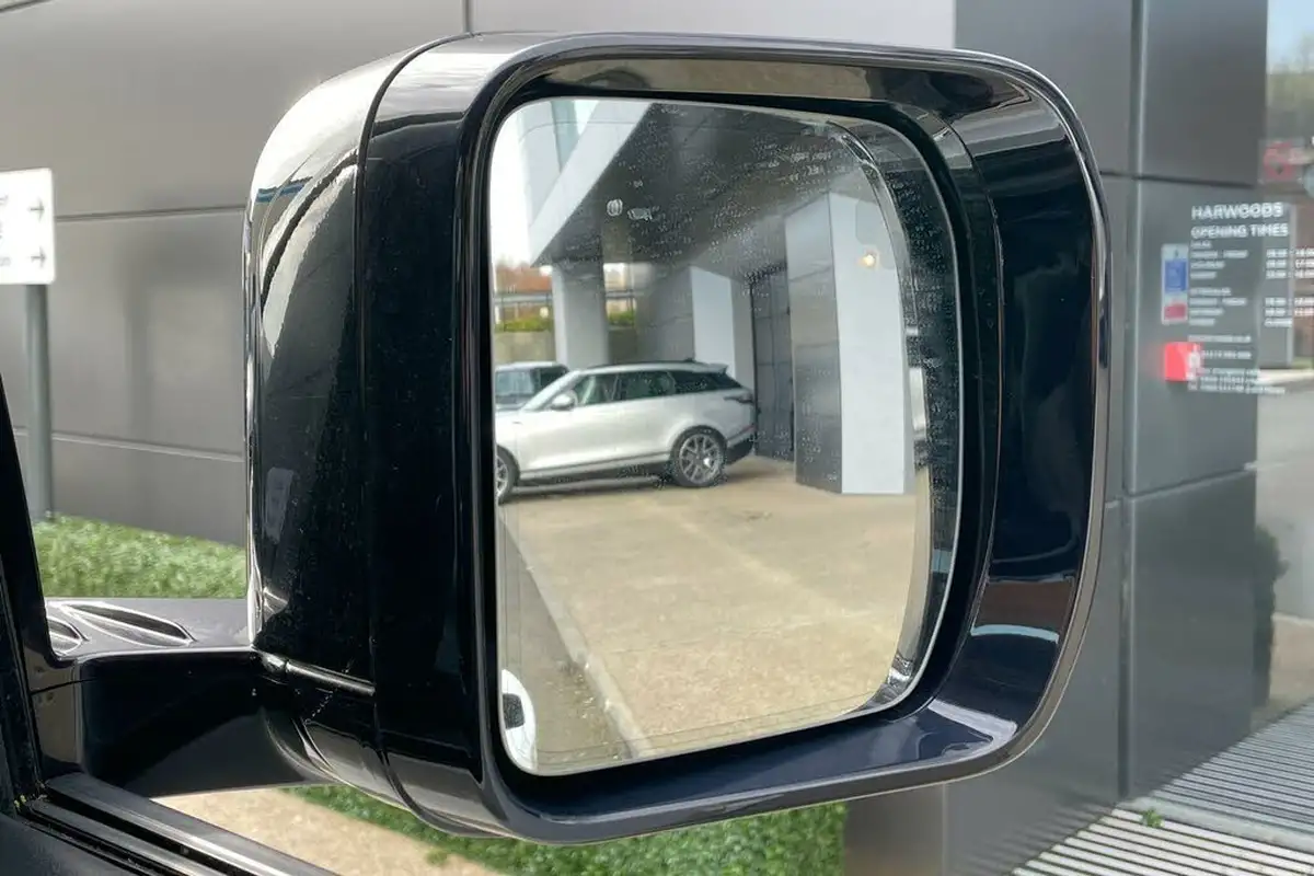 2022-land-rover-90-defender-30-d250-hse-big-10