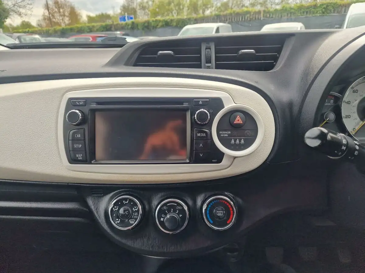2013-toyota-yaris-133-trend-vvt-i-5d-big-16