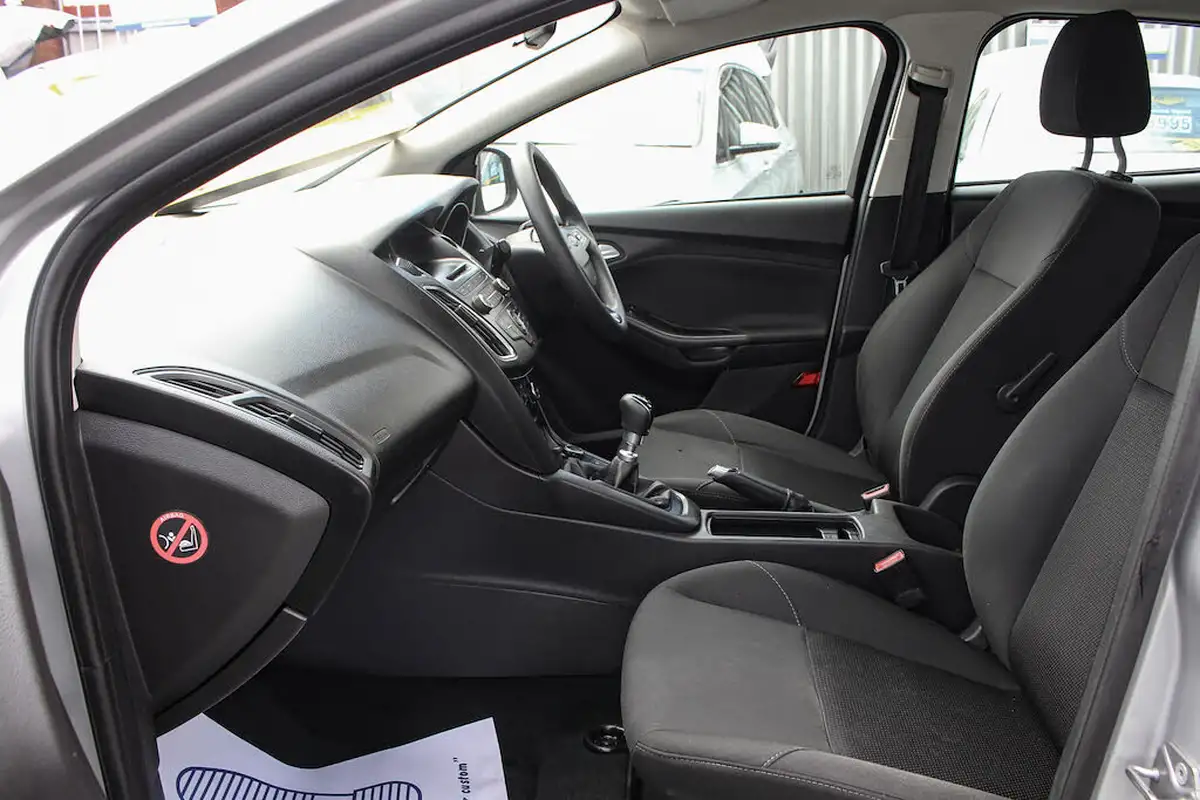 2016-ford-focus-15tdci-style-95ps-hatchback-big-15