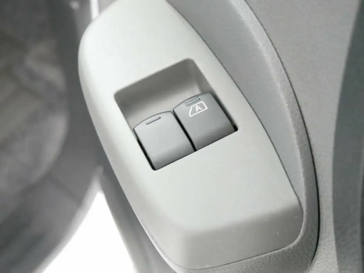 2021-nissan-env200-e-tekna-rapid-panel-van-big-38