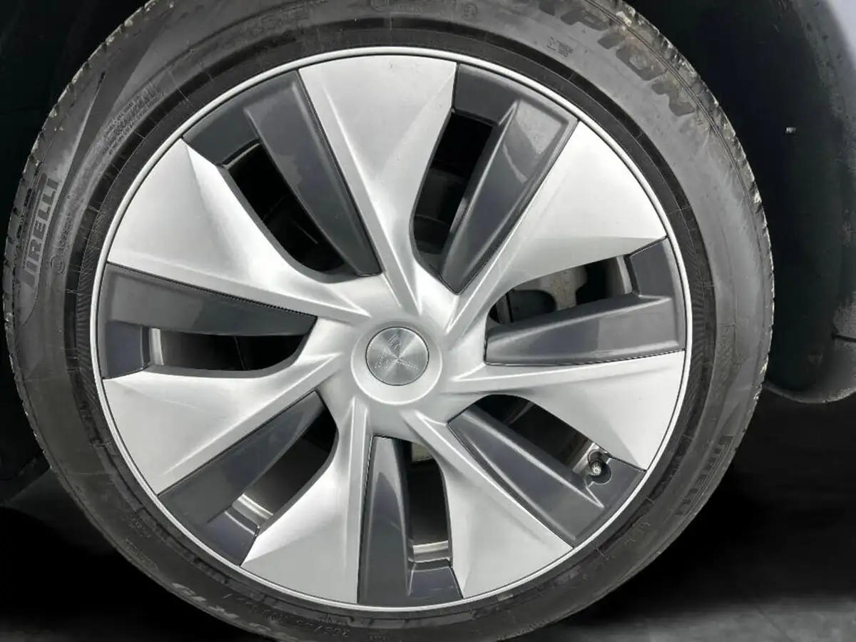 2022-tesla-model-y-e-long-range-big-11