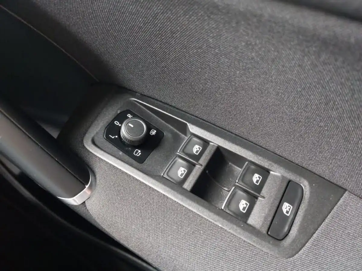 2020-volkswagen-touran-15-tsi-r-line-dsg-big-17