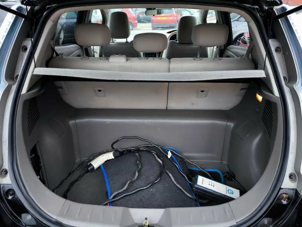 2013-nissan-leaf-e-auto-big-19